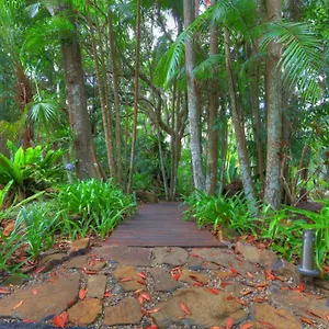 Lodge Lovestone Montville