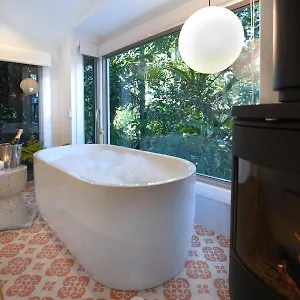 Lodge Lovestone Montville