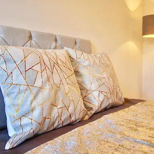 Guest house Large 4 Bedroom Home, Close To Leeds City Centre Leeds (West Yorkshire)